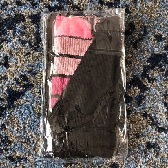 🔥$5 with purchase - New in pkg PINK accent compression socks, sm/med - Picture 2 of 3